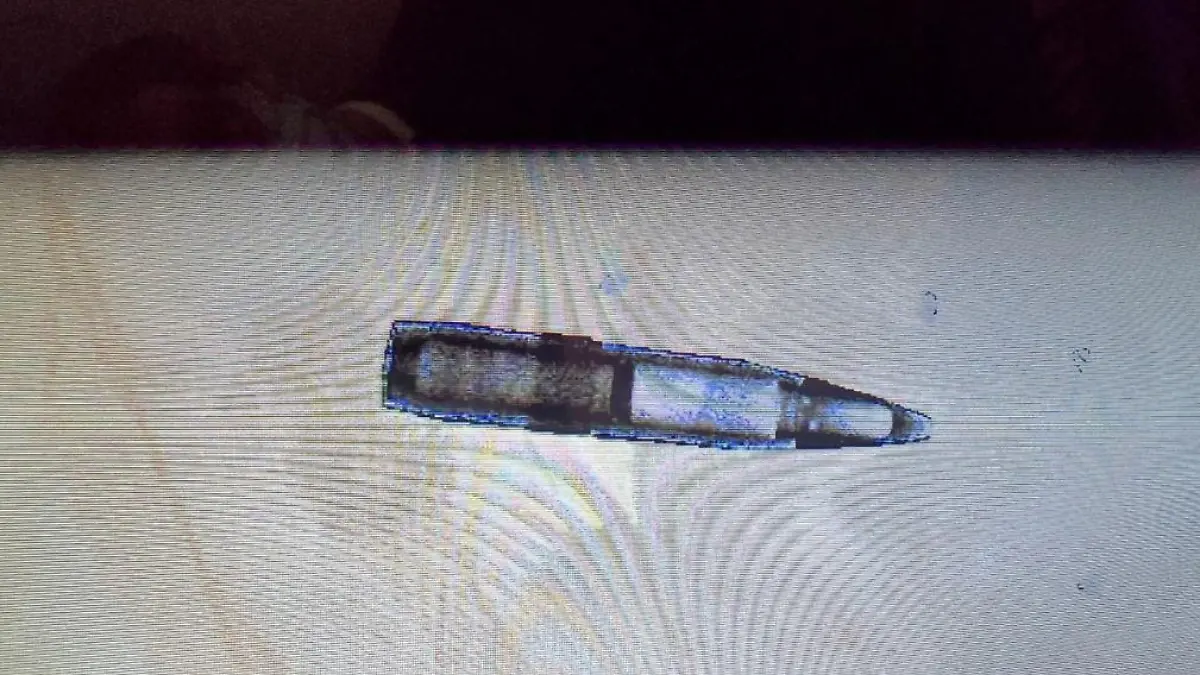 Diese Mörsergranate brachte ein Mann im Rucksack mit zum Flughafen.