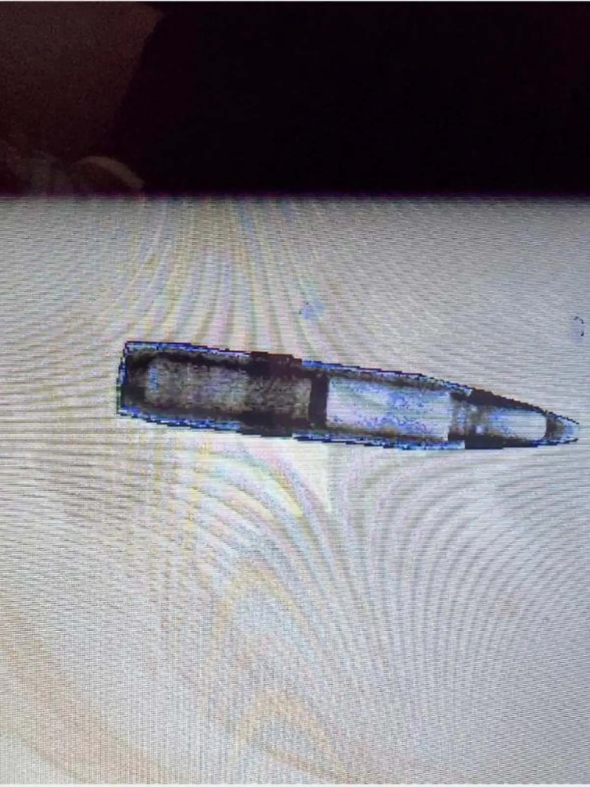 Diese Mörsergranate brachte ein Mann im Rucksack mit zum Flughafen.