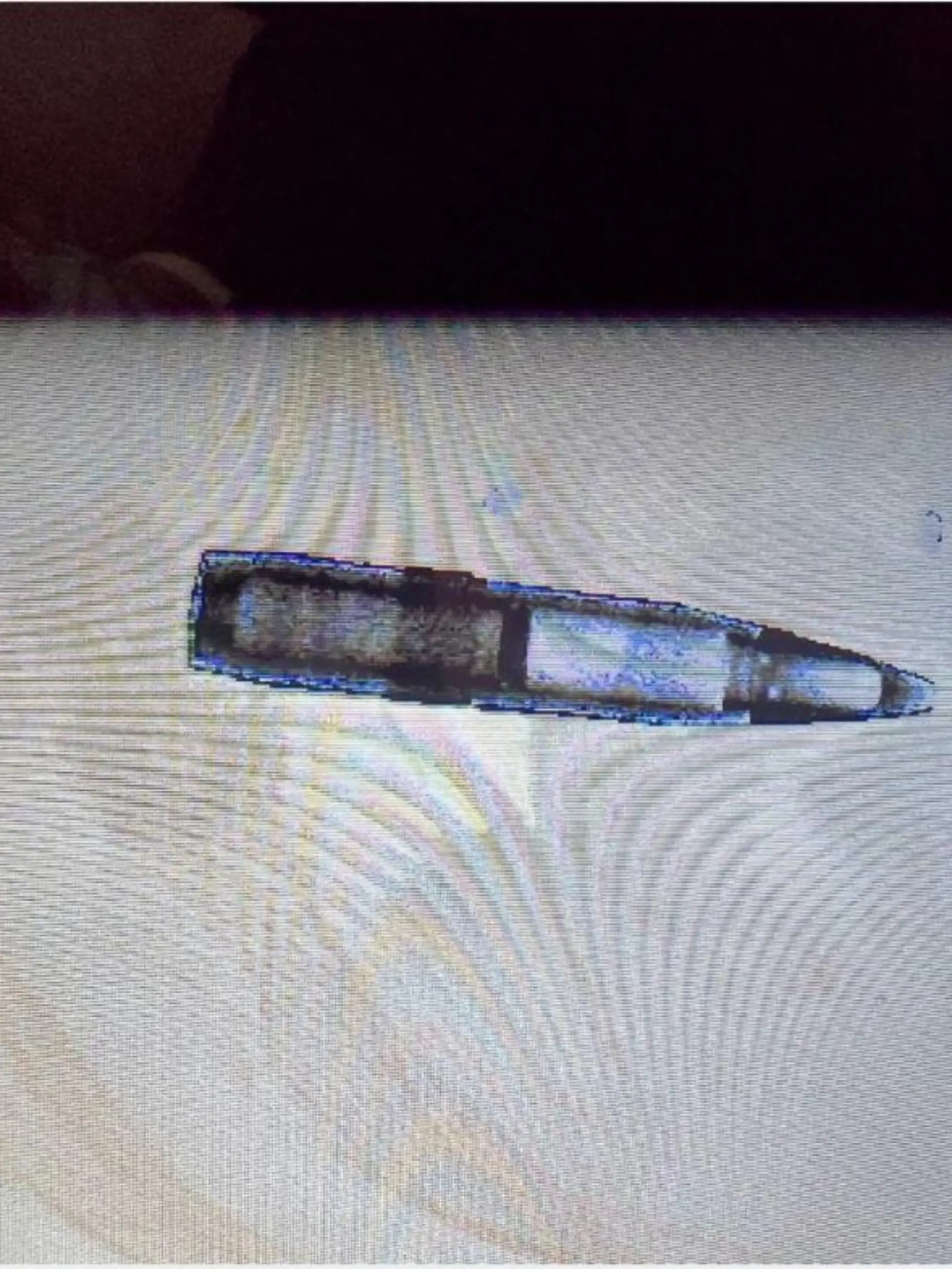 Diese Mörsergranate brachte ein Mann im Rucksack mit zum Flughafen.