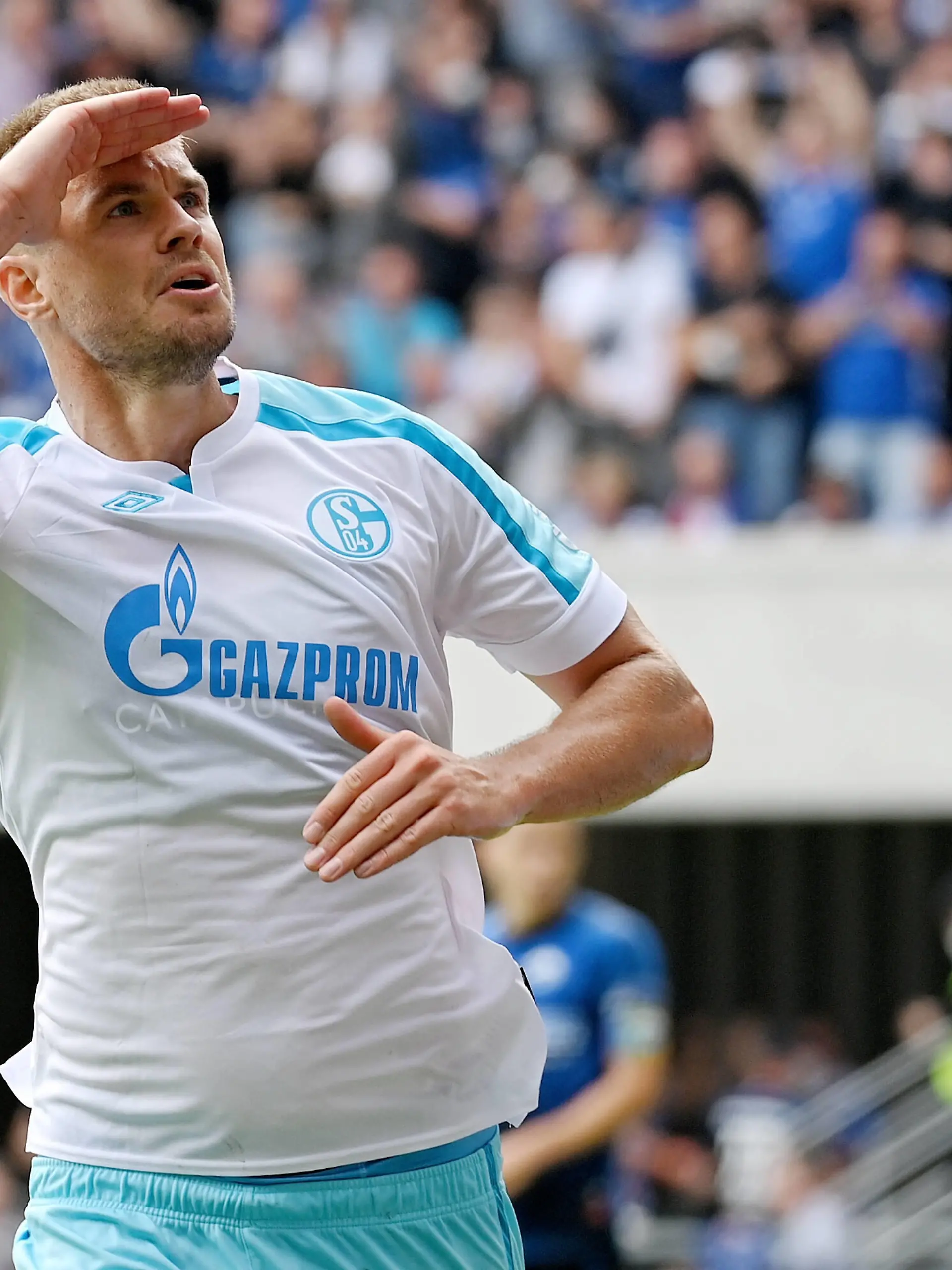  Paderborn, Benteler Arena, 12.09.21, GER, Herren, 2.Bundesliga, Saison 2021-2022, SC Paderborn 07 - FC Schalke 04 Bild: Simon Terodde Schalke jubelt nach seinem Tor zum 0:1 Nur fuer journalistische Zwecke Only for editorial use Gemaess den Vorgaben der DFL Deutsche Fußball Liga ist es untersagt, in dem Stadion und/oder vom Spiel angefertigte Fotoaufnahmen in Form von Sequenzbildern und/oder videoaehnlichen Fotostrecken zu verwerten bzw. verwerten zu lassen. DFL regulations prohibit any use of photographs as image sequences and/or quasi-video. Nordrhein-Westfalen Deutschland *** Paderborn, Benteler Arena, 12 09 21, GER, Herren, 2 Bundesliga, Saison 2021 2022, SC Paderborn 07 FC Schalke 04 Bild Simon Terodde Schalke cheers after his goal for 0 1 Only for journalistic use Only for editorial use According to the regulations of the DFL Deutsche Fußball Liga it is prohibited, DFL regulations prohibit any use of photographs as image sequences and or quasi video Nordrhein Westfalen Germany
