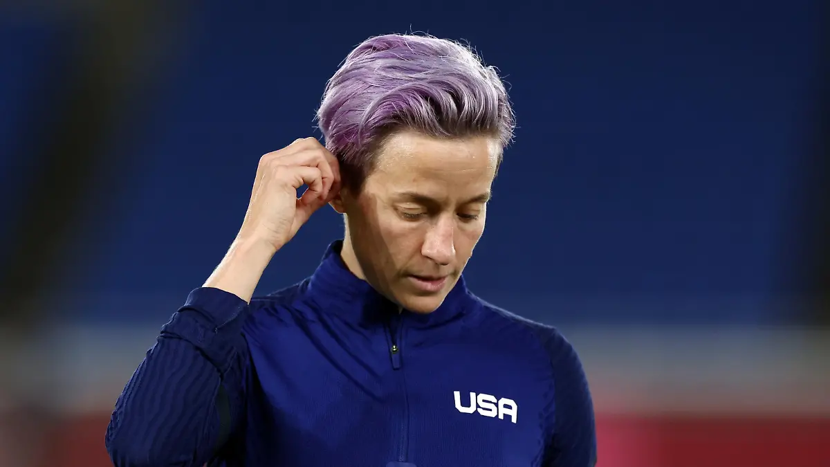FILE PHOTO: Tokyo 2020 Olympics - Soccer Football - Women - Quarterfinal - Netherlands v United States - International Stadium Yokohama, Yokohama, Japan - July 30, 2021. Megan Rapinoe of the United States during the warm up before the match REUTERS/Christian Hartmann/File Photo