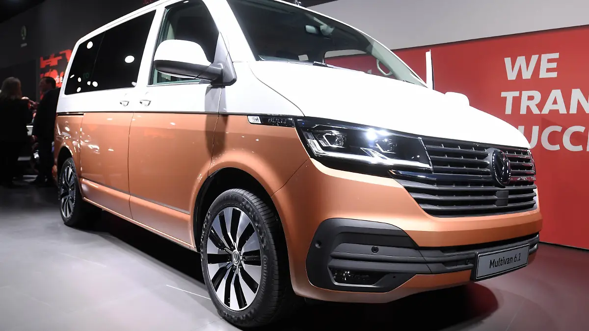 04 March 2019, Switzerland, Genf: At the Volkswagen (VW) corporate evening, the VW Multivan 6.1 will be presented in the run-up to the Geneva Motor Show. Photo: Uli Deck/dpa
