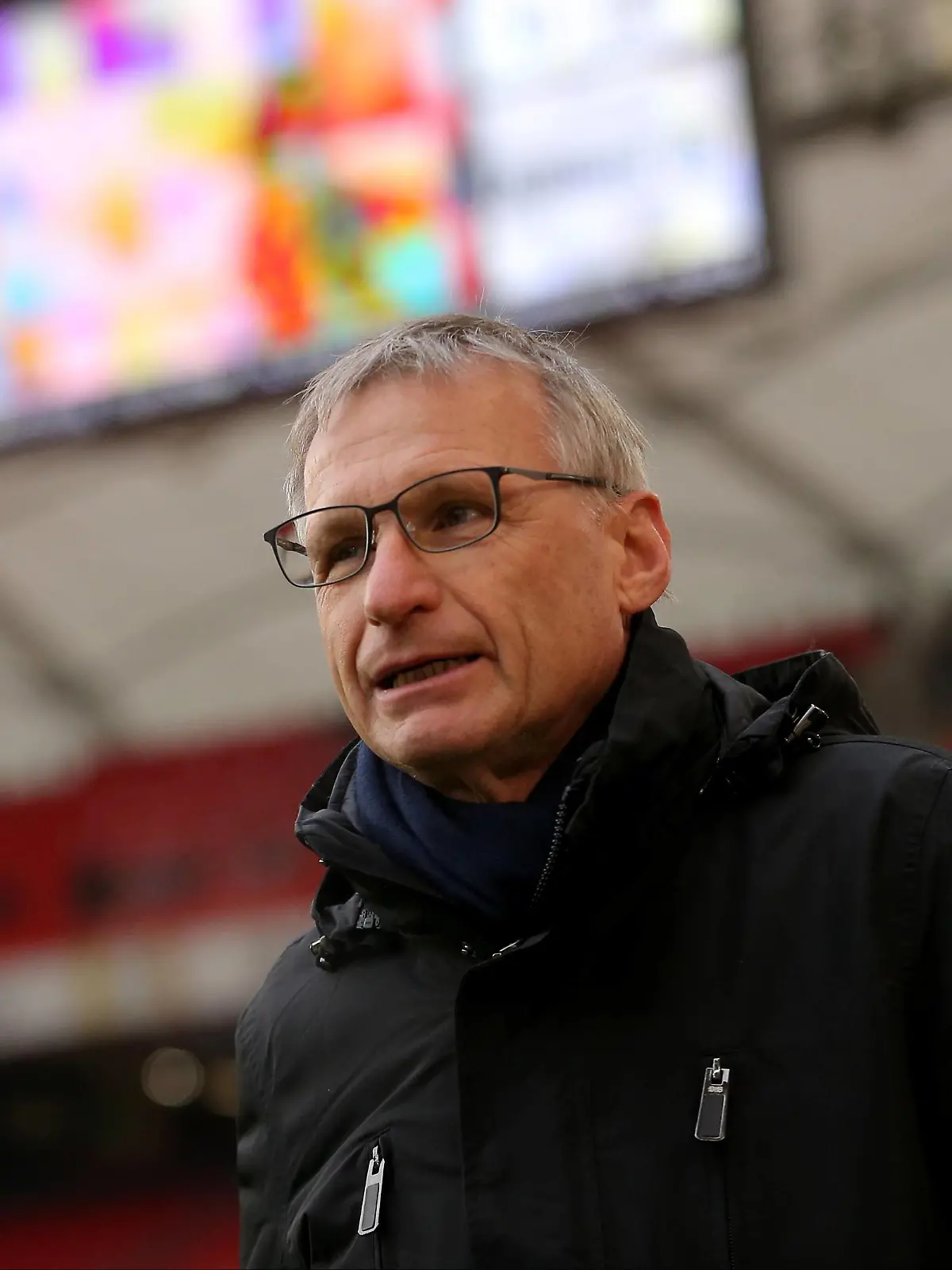 Stuttgart, Germany 19.01.2019, 1. Bundesliga, 18. Spieltag, VfB Stuttgart - 1. FSV Mainz 05, Vorstand Michael Reschke (VFB) Schaut ( DeFodi541 *** Stuttgart Germany 19 01 2019 1 Bundesliga 18 Matchday VfB Stuttgart 1 FSV Mainz 05 Sports Executive Michael Reschke VFB Watch DeFodi541  