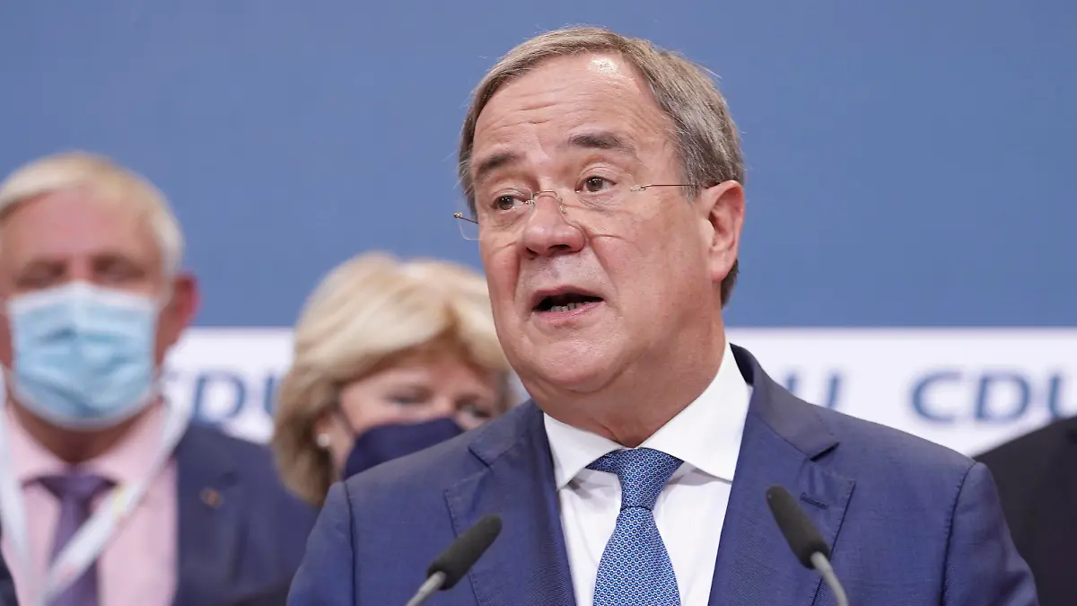  CDU Wahlparty im Konrad-Adenauer-Haus Aktuell, 26.09.2021, Berlin, Armin Laschet Ministerpraesident von Nordrhein-Westfalen, Vorsitzender der CDU und Kanzlerkandidat bei seinem Statement in der CDU-Zentrale des Konrad-Adenauer-Haus in Berlin nach der ersten Hochrechnung Berlin Berlin Deutschland *** CDU election party at the Konrad Adenauer Haus Aktuell, 26 09 2021, Berlin, Armin Laschet State Premier of North Rhine-Westphalia, Chairman of the CDU and candidate for Chancellor during his statement at the CDU headquarters of the Konrad Adenauer Haus in Berlin after the first projection Berlin Berlin Germany