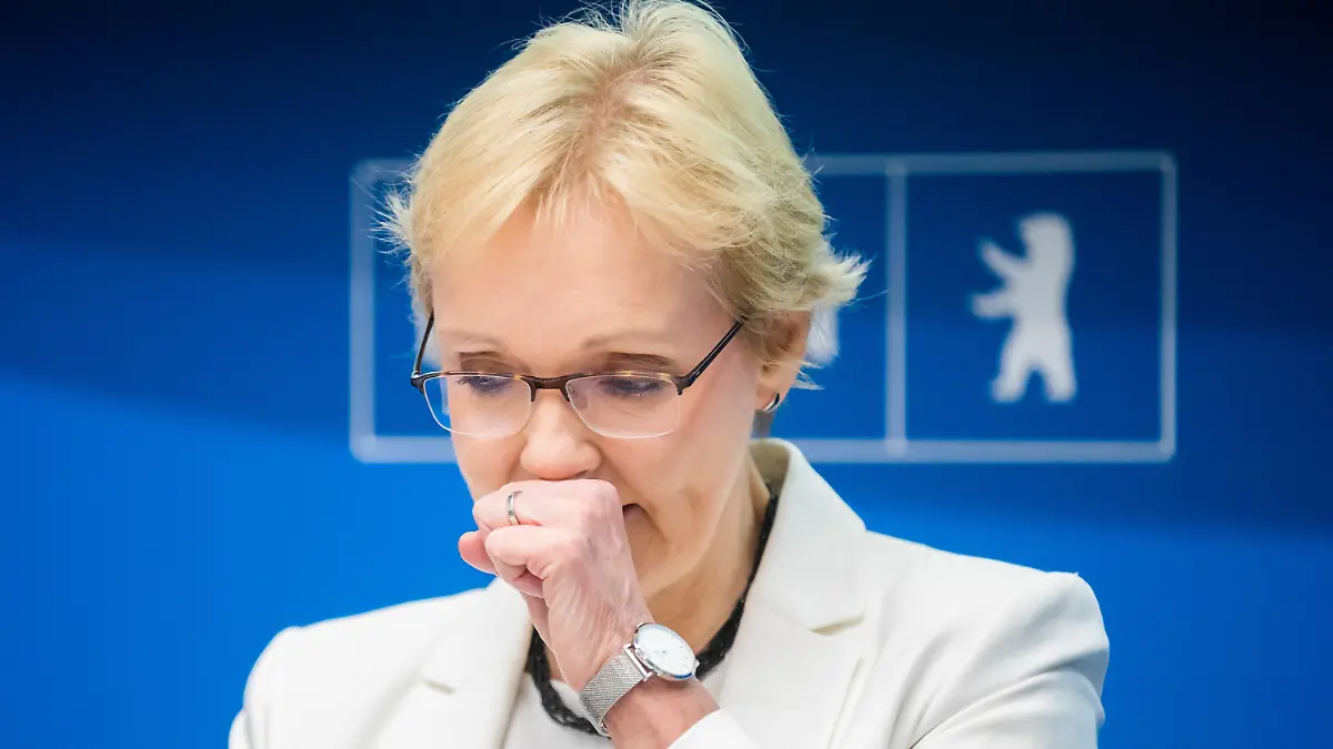 27.09.2021, Berlin: Petra Michaelis, Berliner Landeswahlleiterin, spricht bei einer Pressekonferenz anlässlich der Wahl zum Berliner Abgeordnetenhaus am Vortag. Foto: Christoph Soeder/dpa +++ dpa-Bildfunk +++