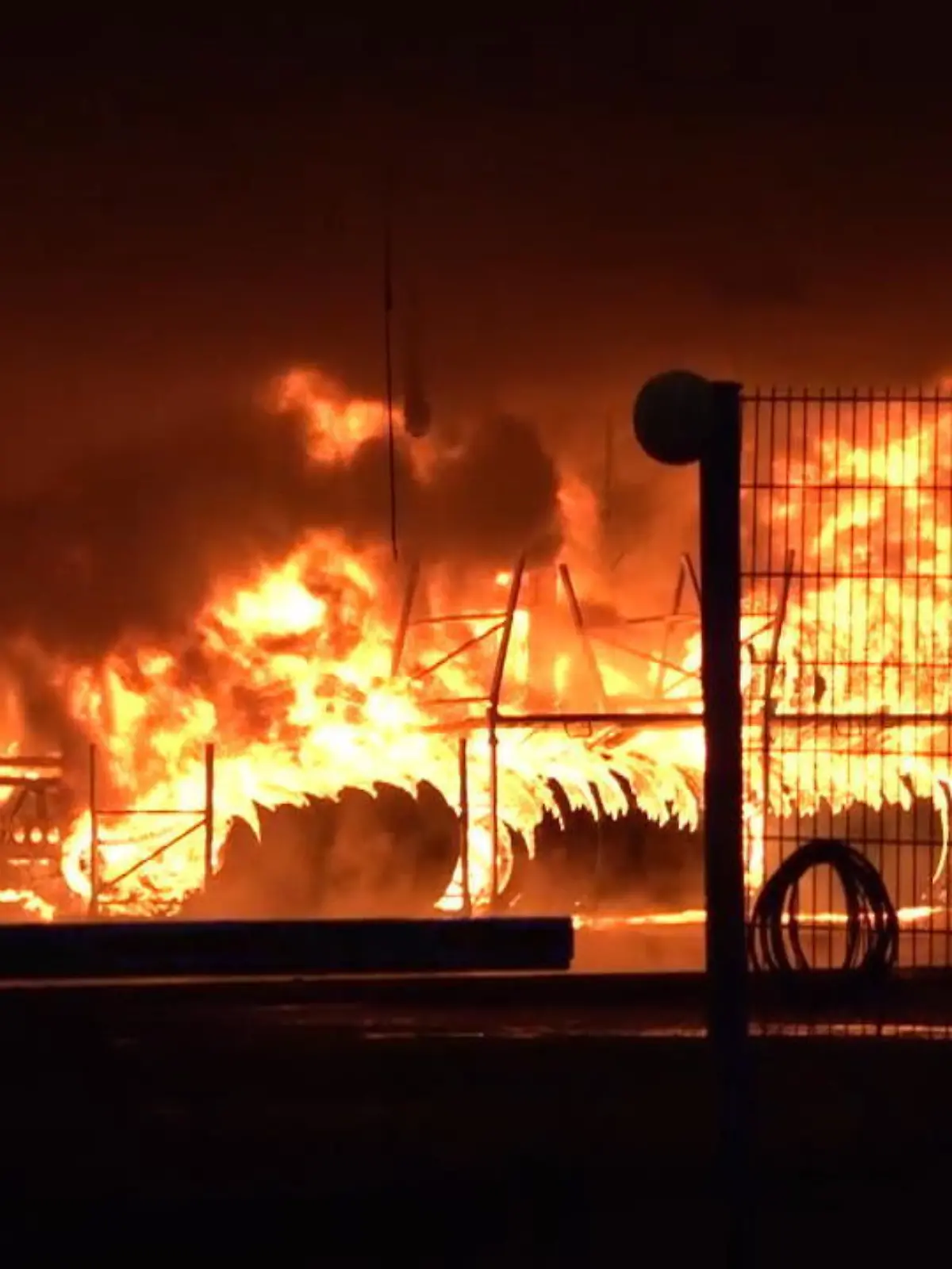 Bild zu: "Großbrand in Stuttgarter Bus-Depot "