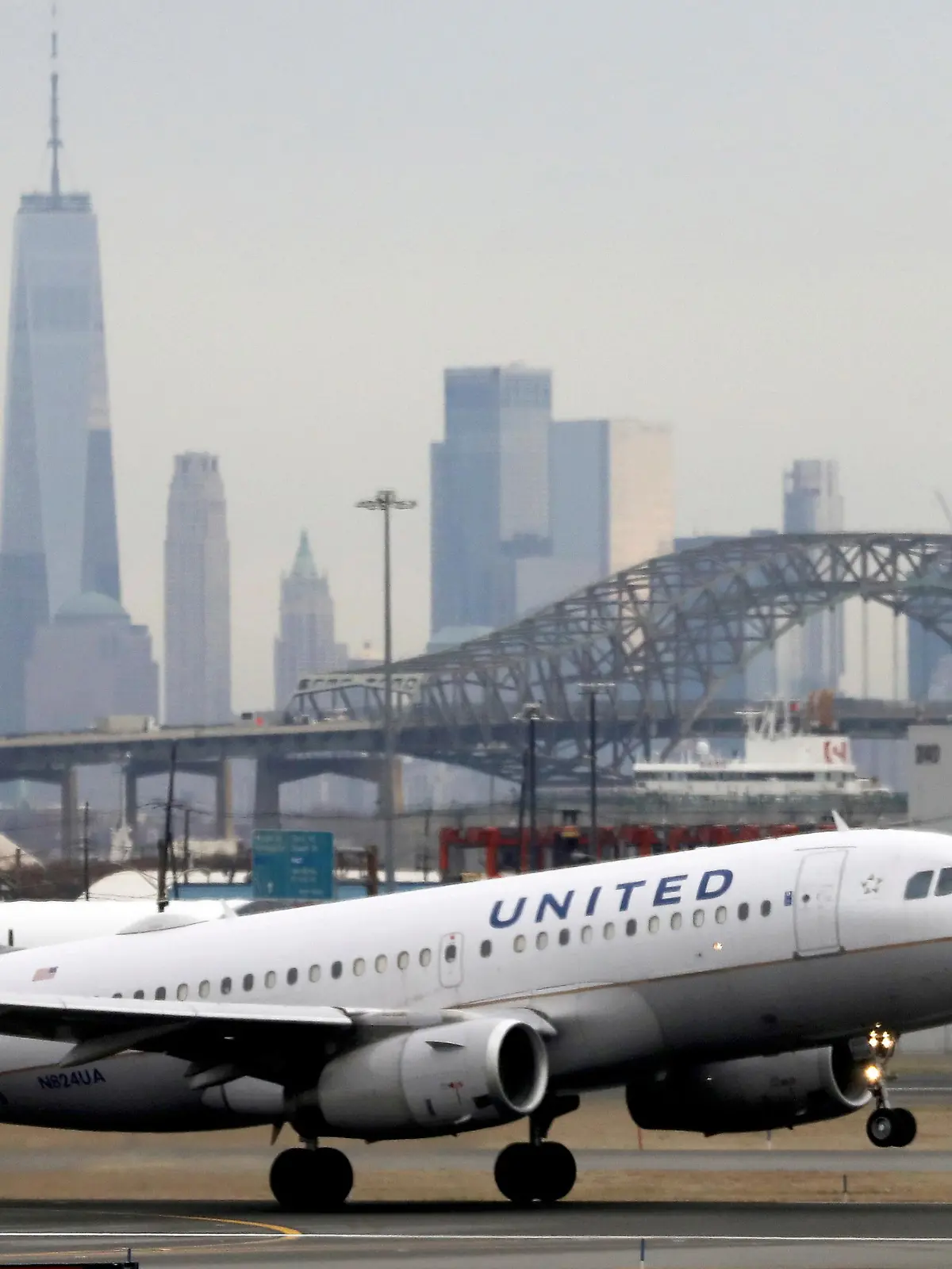 FILE PHOTO: A United Airlines passenger jet takes off with New York City as a backdrop, at Newark Liberty International Airport, New Jersey, U.S. December 6, 2019. REUTERS/Chris Helgren/File Photo