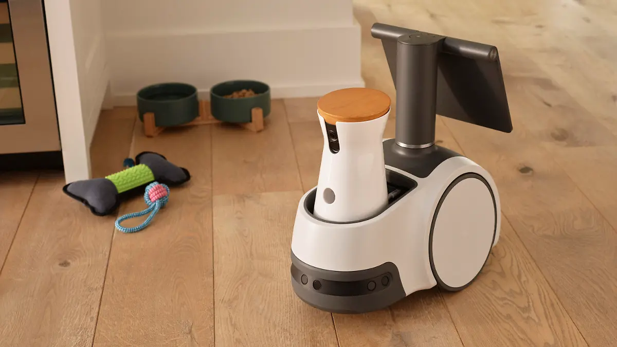 06.04.2021, ---, -: Das von Amazon zur Verfügung gestellte Handout zeit den Haushaltsroboter Astro, der in einer Wohnung auf dem Fußboden zu sehen ist. Der Online-Händler Amazon stellte am Dienstag ein Gerät mit dem Namen Astro vor - es hat einen Bildschirm, kann seine Umgebung mit Kamera und Mikrofon erfassen und bewegt sich auf Rädern durchs Haus. Foto: Collin Hughes/Amazon via AP/dpa - ACHTUNG: Nur zur redaktionellen Verwendung und nur mit vollständiger Nennung des vorstehenden Credits innerhalb von 14 Tagen nach Sendedatum. +++ dpa-Bildfunk +++