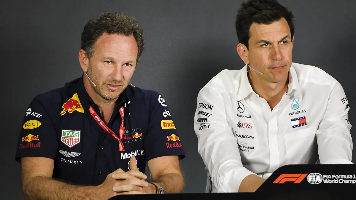 2019 Azerbaijan GP BAKU CITY CIRCUIT, AZERBAIJAN - APRIL 26: Christian Horner, Team Principal, Red Bull Racing, Toto Wolff, Executive Director (Business), Mercedes AMG and Cyril Abiteboul, Managing Director, Renault F1 Team In the press conference PK Pressekonferenz during the Azerbaijan GP at Baku City Circuit on April 26, 2019 in Baku City Circuit, Azerbaijan. (Photo by Simon Galloway / Sutton Images) Images) PUBLICATIONxINxGERxSUIxAUTxHUNxONLY SG2_8861
