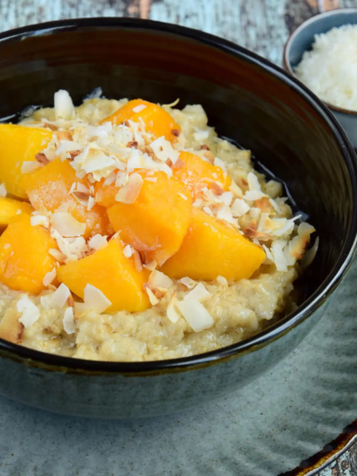 Die sind wahre Alleskönner, doch meistens benutzt man sie, um Babybrei zu machen. Aber die können noch viel mehr! Die Rede ist von Haferflocken. Genauer gesagt: Schmelzflocken - also Haferflocken, die gemahlen wurden. Im Handumdrehen kann man aus den Instant-Haferflocken leckere Snacks machen oder auch Fitness-Smoothies. Wir haben eine Familie mal ein paar Rezepte ausprobieren lassen. Wie's geschmeckt hat und was alles Gesundes in Haferflocken drin steckt, sehen Sie im Video.