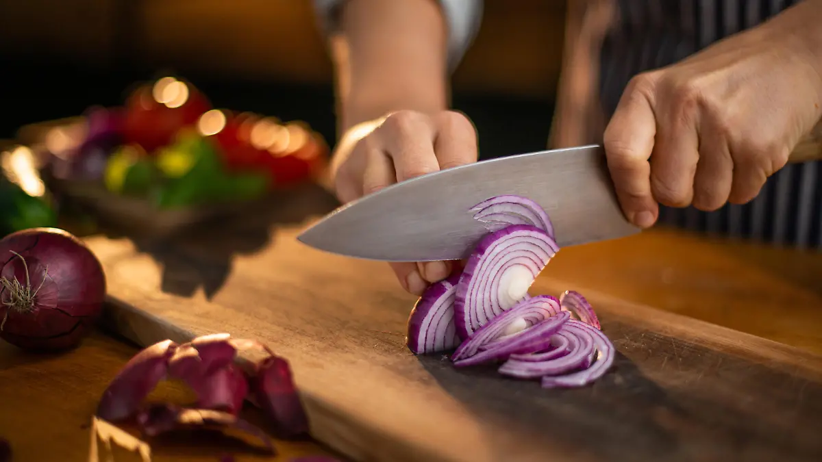 Cutting onions