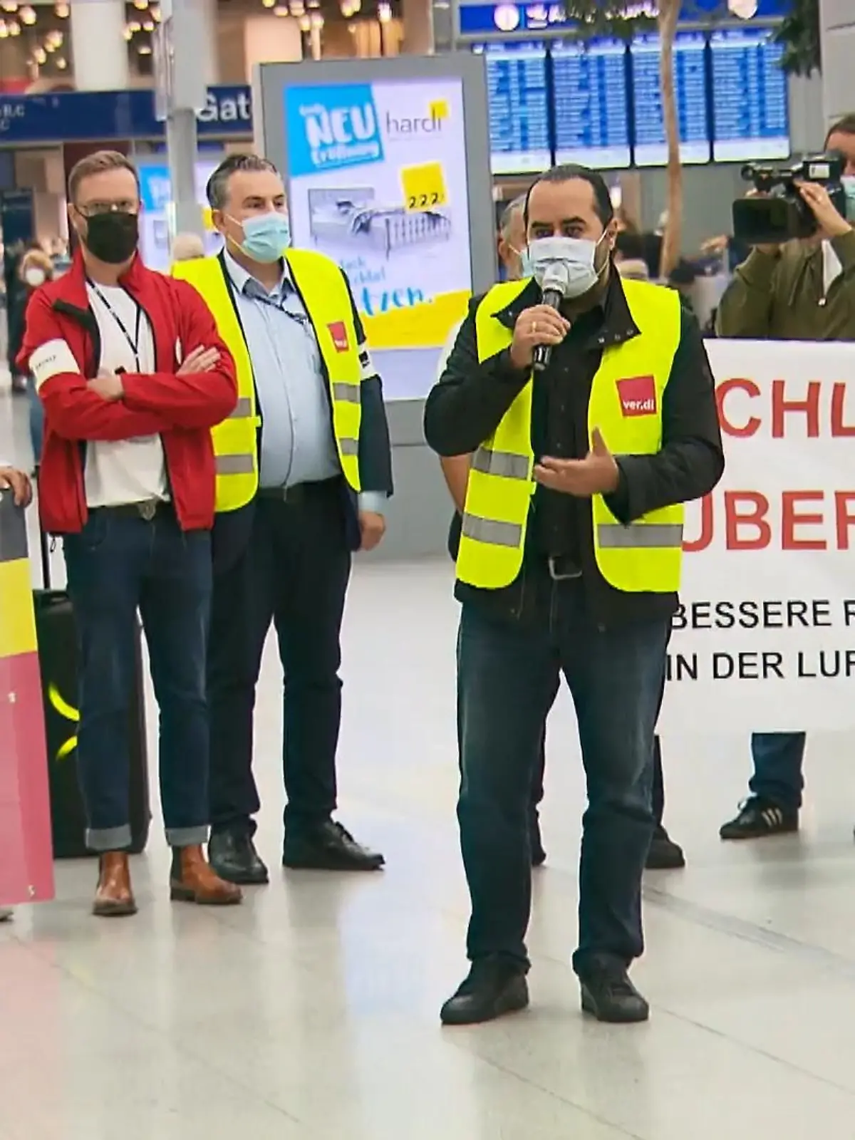Bild zu: "Demo am Düsseldorfer Airport"