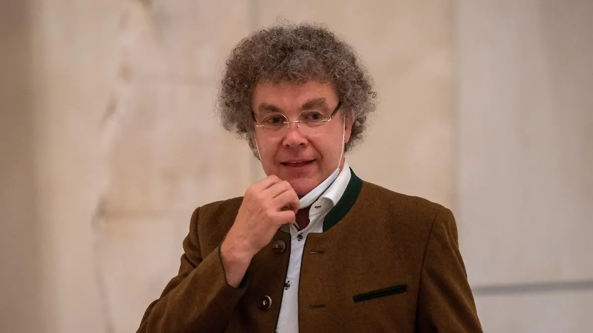 29.09.2021, Berlin: Matthias Moosdorf (AfD), Mitglied des Deutschen Bundestags, steht in einer Pause während der konstituierenden Sitzung der künftigen Bundestagsfraktion der AfD im Bundestag. Foto: Christophe Gateau/dpa +++ dpa-Bildfunk +++