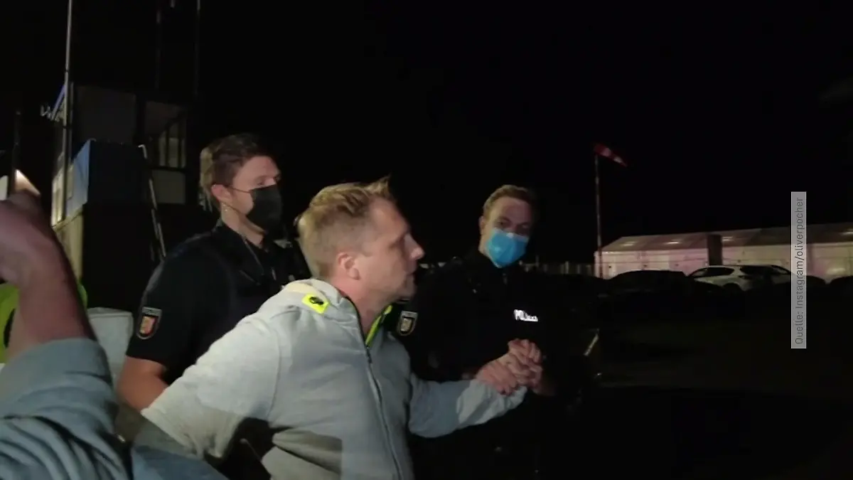 Oliver Pocher lädt Video von Polizeieinsatz hoch Abgeführt in Hartenholm