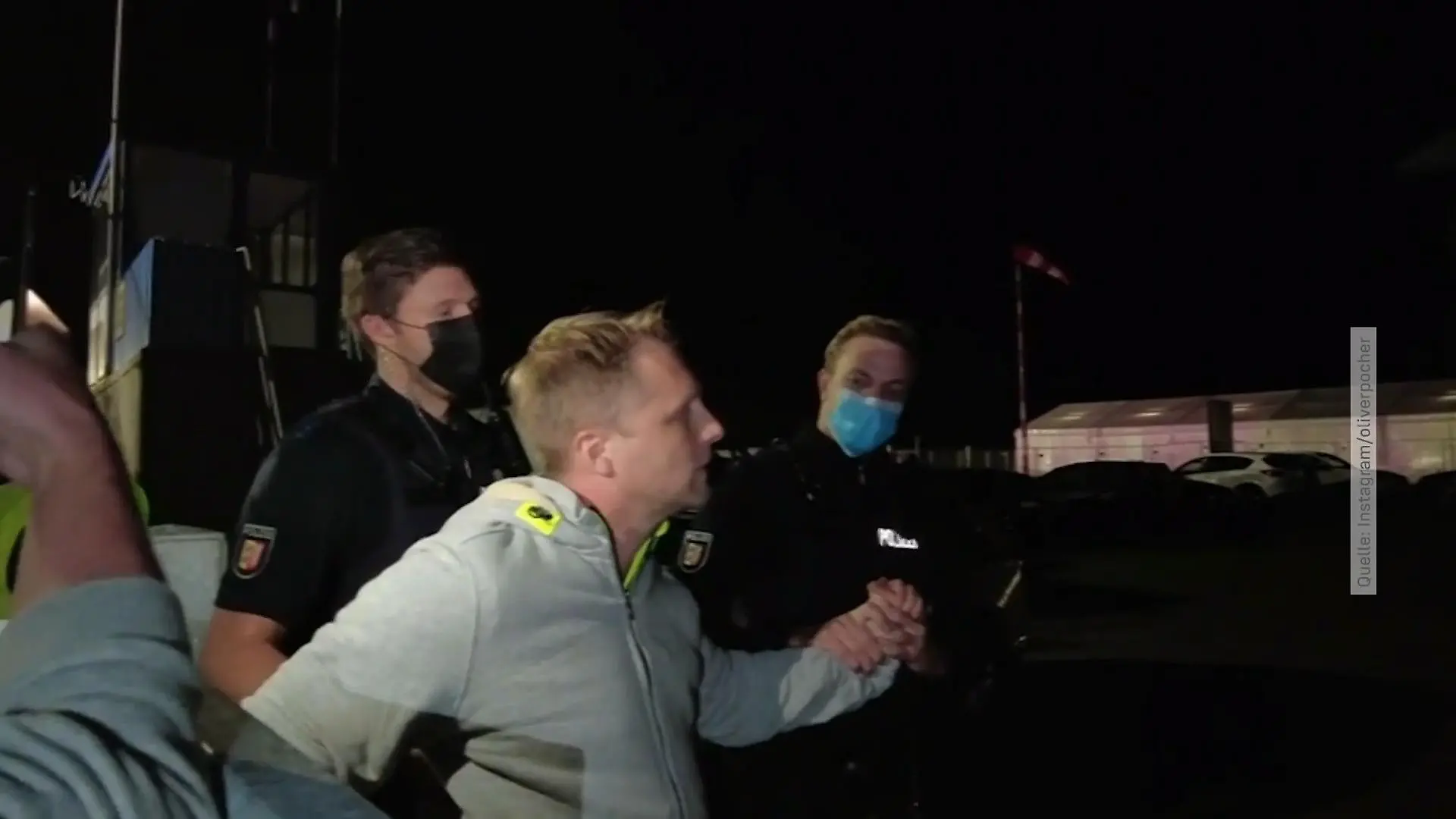 Oliver Pocher lädt Video von Polizeieinsatz hoch Abgeführt in Hartenholm