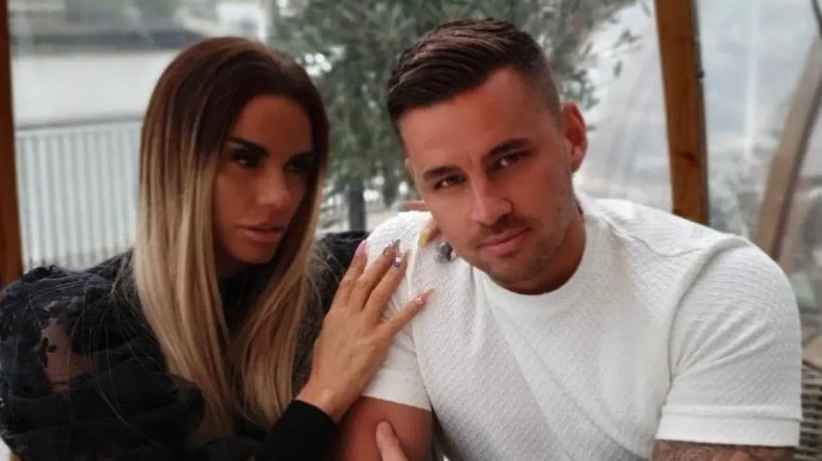 Katie Price ist total in Carl Woods verliebt