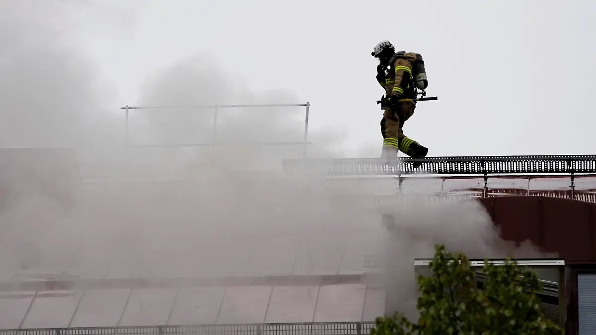 GÖTEBORG 2021-09-28 En stor explosion har inträffat vid ett flerfamiljshus i Annedal i centrala Göteborg. Foto BJÖRN LARSSON ROSVALL / TT / Kod 9200