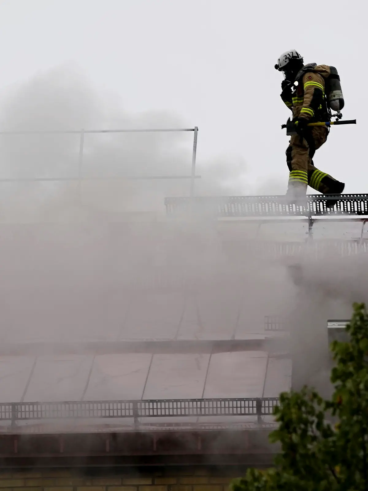 GÖTEBORG 2021-09-28 En stor explosion har inträffat vid ett flerfamiljshus i Annedal i centrala Göteborg. Foto BJÖRN LARSSON ROSVALL / TT / Kod 9200