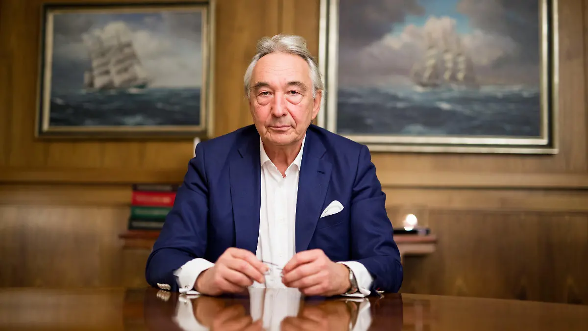 ARCHIV - 15.12.2016, Hamburg: Bertram Rickmers, Chef der Rickmers Reederei, bei einem Interview mit der Deutschen Presse-Agentur. Der Hamburger Reeder Bertram Rickmers ist tot. Foto: picture alliance / Daniel Reinhardt/dpa +++ dpa-Bildfunk +++