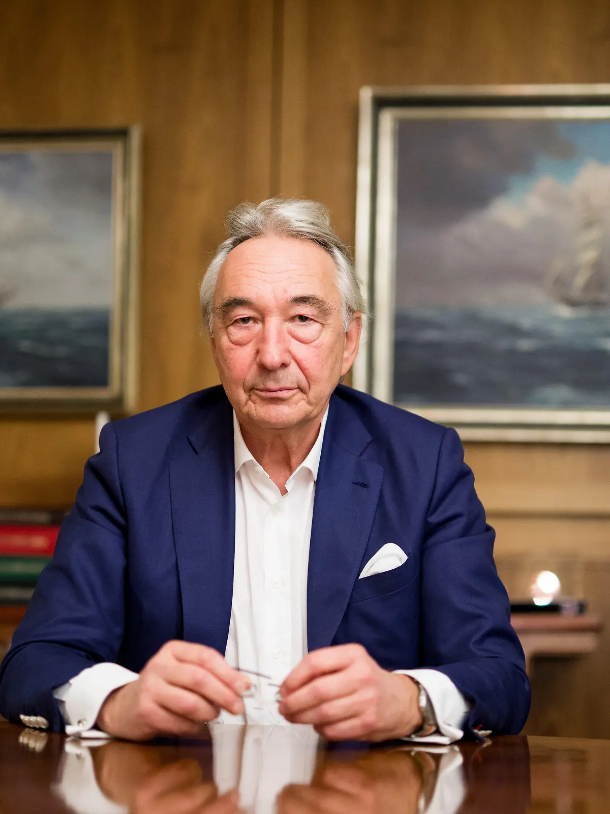 ARCHIV - 15.12.2016, Hamburg: Bertram Rickmers, Chef der Rickmers Reederei, bei einem Interview mit der Deutschen Presse-Agentur. Der Hamburger Reeder Bertram Rickmers ist tot. Foto: picture alliance / Daniel Reinhardt/dpa +++ dpa-Bildfunk +++