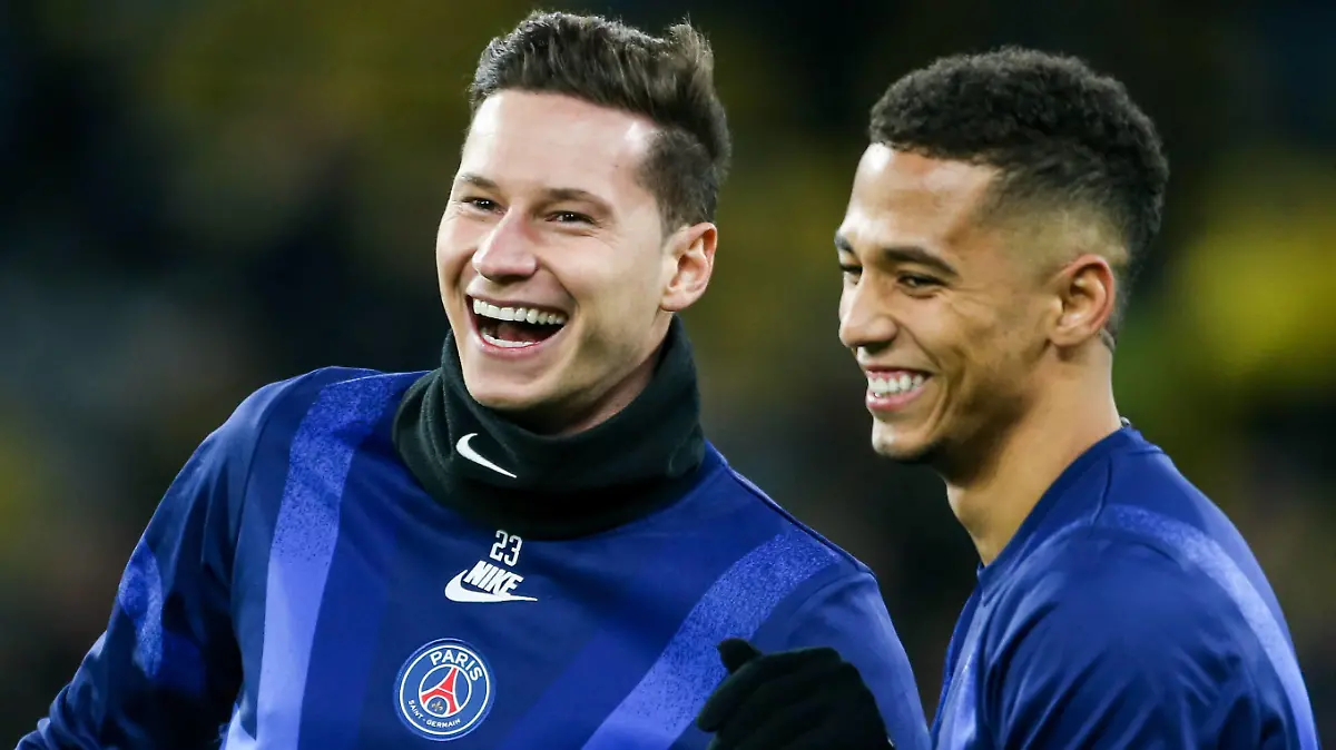18.02.2020, Fussball, UCL Saison 2019/2020, UEFA Champions League, Achtelfinale - Borussia Dortmund - Paris Saint Germain v. l. Julian Draxler Paris Saint Germain, Thilo Kehrer Paris Saint Germain Dortmund Signal Iduna Park NRW Deutschland xRHR-FOTO/DEx *** 18 02 2020, Football, UCL Saison 2019 2020, UEFA Champions League, Round of 16 Borussia Dortmund Paris Saint Germain v l Julian Draxler Paris Saint Germain , Thilo Kehrer Paris Saint Germain Dortmund Signal Iduna Park NRW Germany xRHR FOTO DEx