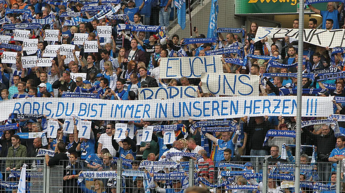 Hoffenheimer Fans gedenken dem jahrestag des schweren Unfalls von Boris VUKCEVIC (7, TSG 1899 Hoffenheim) 1. Bundesliga: 1899 Hoffenheim - FC Schalke 04, 7. Spieltag am 28.09.2013 Foto: M. Deines / PROMEDIAFOTO