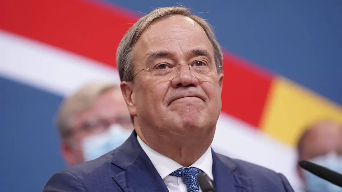  CDU Wahlparty im Konrad-Adenauer-Haus Aktuell, 26.09.2021, Berlin, Armin Laschet Ministerpraesident von Nordrhein-Westfalen, Vorsitzender der CDU und Kanzlerkandidat bei seinem Statement in der CDU-Zentrale des Konrad-Adenauer-Haus in Berlin nach der ersten Hochrechnung Berlin Berlin Deutschland *** CDU election party at the Konrad Adenauer Haus Aktuell, 26 09 2021, Berlin, Armin Laschet State Premier of North Rhine-Westphalia, Chairman of the CDU and candidate for Chancellor during his statement at the CDU headquarters of the Konrad Adenauer Haus in Berlin after the first projection Berlin Berlin Germany