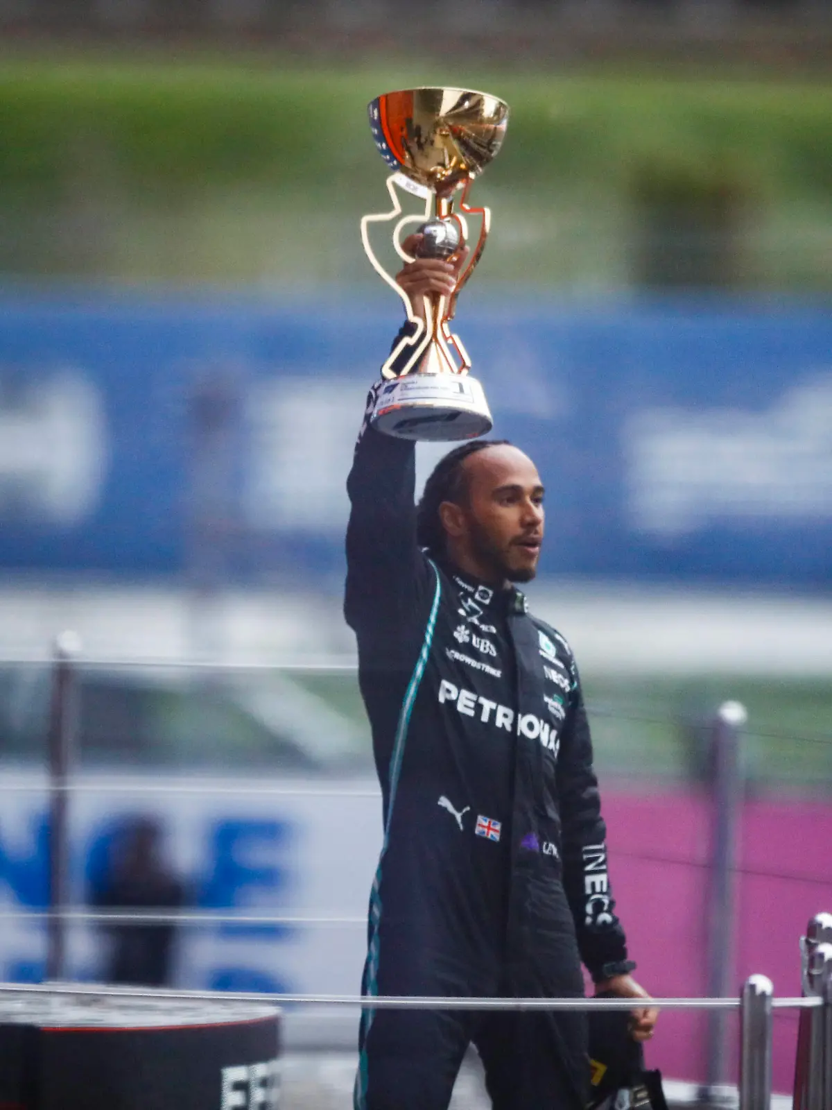  HAMILTON Lewis gbr, Mercedes AMG F1 GP W12 E Performance, portrait celebrating his victory during the Formula 1 VTB Russian Grand Prix 2021, 15th round of the 2021 FIA Formula One World Championship, WM, Weltmeisterschaft from September 24 to 26, 2021 on the Sochi Autodrom, in Sochi, Russia - Photo Xavi Bonilla / DPPI FORMULE 1 : Grand prix de Russie - Sotchi - 26/09/2021 DPPI/PANORAMIC PUBLICATIONxNOTxINxFRAxITAxBEL 00121032__B3_5210