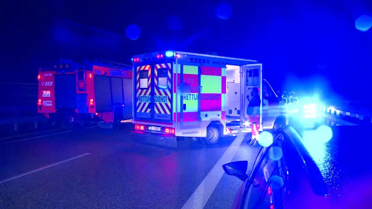 Am Unfallort konnte nur noch der Tod des 58-Jährigen aus dem Raum Itzehoe festgestellt werden.