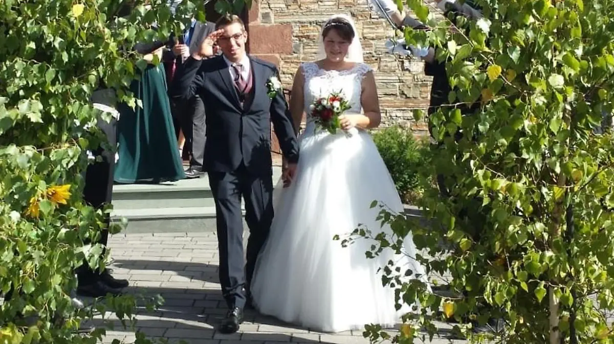 Und noch eine "Bauer sucht Frau"-Hochzeit! Ziegenwirt Roland und seine Franzi haben sich das Ja-Wort gegeben.
