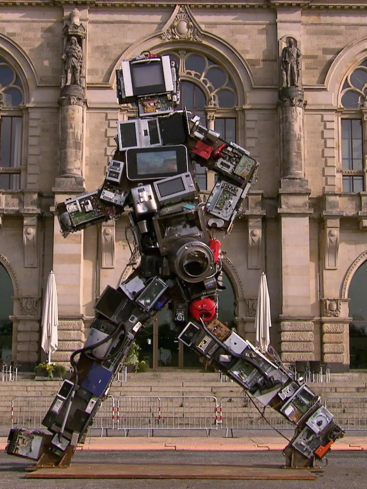 Kunstskulptur aus Elektroschrott