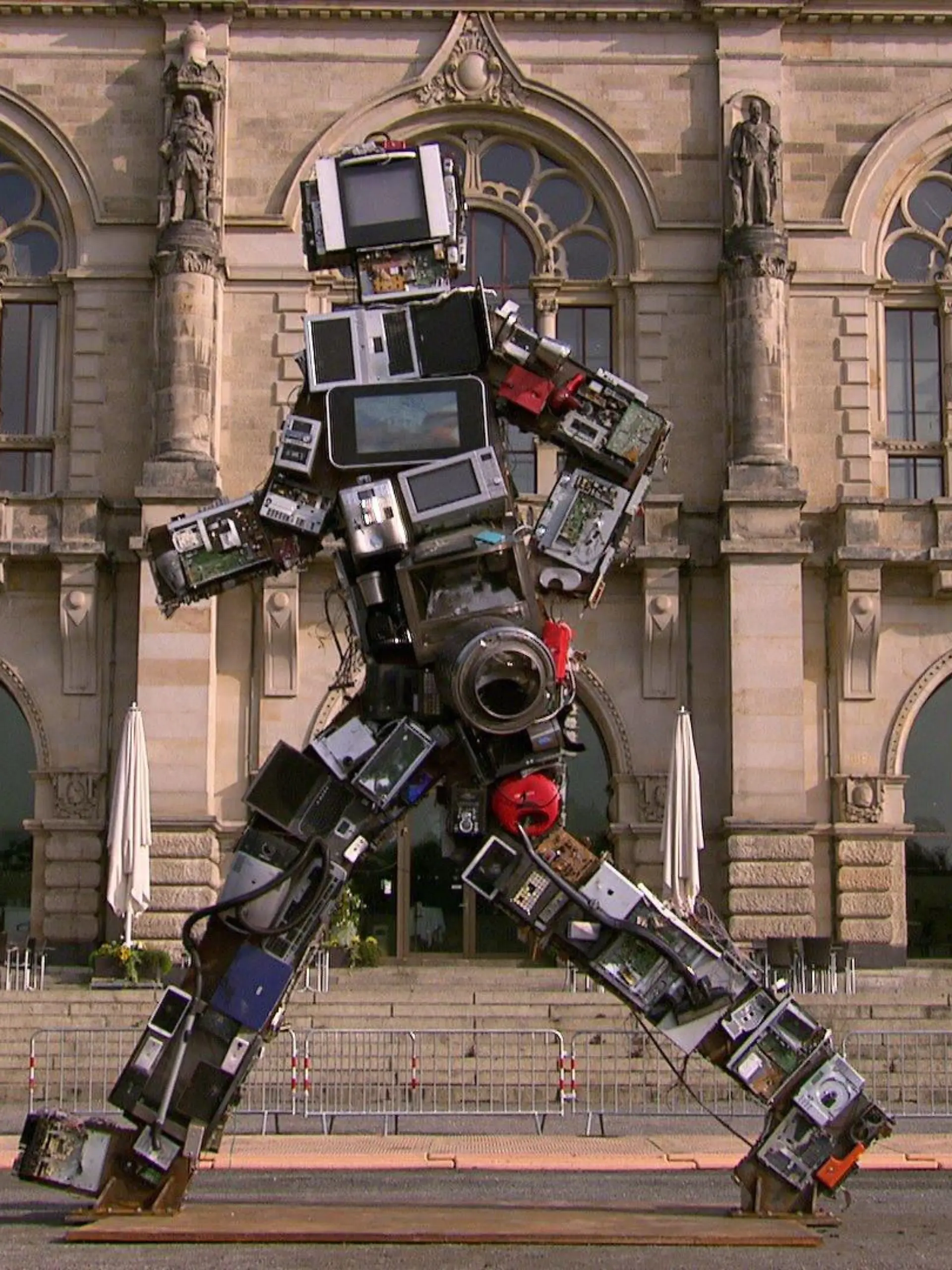 Kunstskulptur aus Elektroschrott
