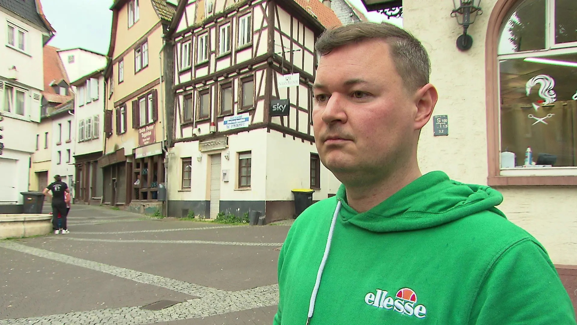 Denkmalgeschützte Häuser müssen erhalten bleiben!": Denkmalschutz-Aktivist Jan-Patrick Wismar setzt sich nicht nur für Friedbergs Stadtbild ein.