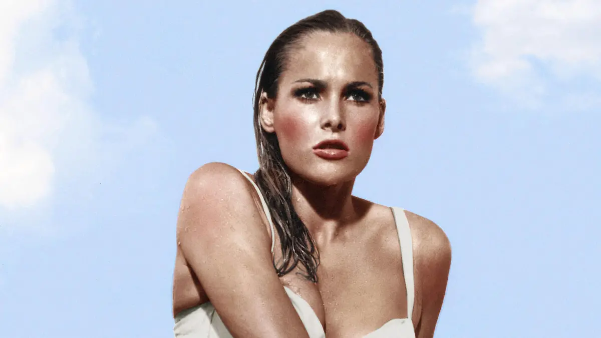  Ursula Andress as Honey Ryder, Dr. No 1962 United Artists File Reference 33962-192THA Hollywood CA USA PUBLICATIONxINxGERxSUIxAUTxONLY Copyright: xCinemaxLegacyxCollection/ThexHollywoodxArchivex 33962192THA