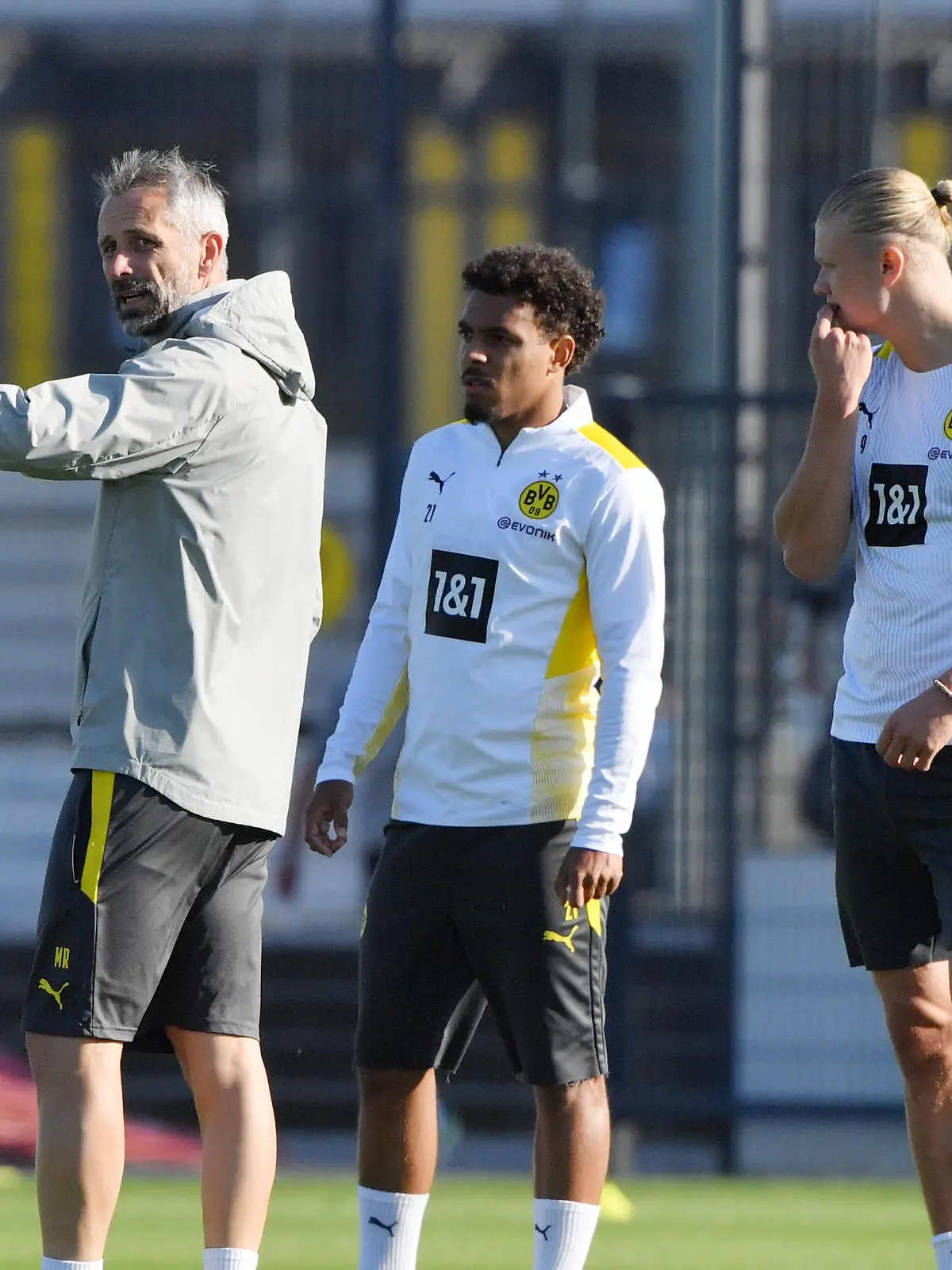  v.li., Trainer Marco Rose Borussia Dortmund, Donyell Malen Borussia Dortmund, Erling Haaland Borussia Dortmund 22.09.2021, Fussball GER, Saison 2021 2022, 1. Bundesliga, Training Borussia Dortmund, Foto: Maik Hölter/TEAM2sportphoto Dortmund Nordrhein Westfalen Deutschland *** from left , Coach Marco Rose Borussia Dortmund , Donyell Malen Borussia Dortmund , Erling Haaland Borussia Dortmund 22 09 2021, Football GER, Season 2021 2022, 1 Bundesliga, Training Borussia Dortmund, Photo Maik Hölter TEAM2sportphoto Dortmund Nordrhein Westfalen Germany Team2