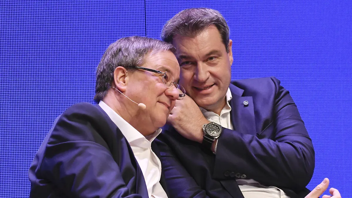 Armin Laschet und Markus Söder beim Wahlkampfauftakt der CDU und CSU zur Europawahl 2019 in der Halle Münsterland. Münster, 27.04.2019 *** Armin Laschet and Markus Söder at the start of the election campaign of the CDU and CSU for the European elections 2019 in the Halle Münsterland Münster 27 04 2019 Foto:xJ.xKrickx/xFuturexImage