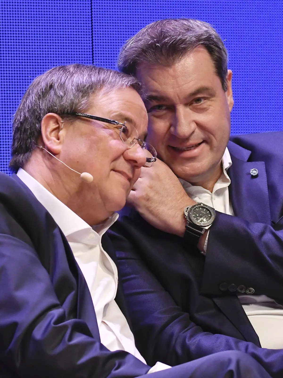  Armin Laschet und Markus Söder beim Wahlkampfauftakt der CDU und CSU zur Europawahl 2019 in der Halle Münsterland. Münster, 27.04.2019 *** Armin Laschet and Markus Söder at the start of the election campaign of the CDU and CSU for the European elections 2019 in the Halle Münsterland Münster 27 04 2019 Foto:xJ.xKrickx/xFuturexImage
