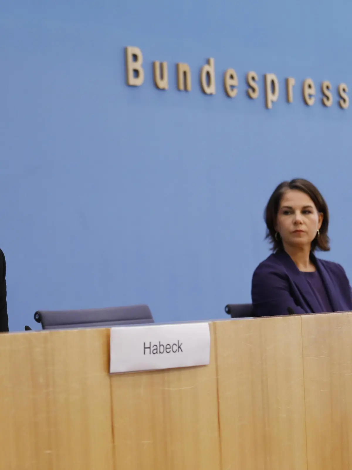  Robert Habeck, Spitzenkandidat von BÜNDNIS 90/DIE GRÜNEN, Annalena Baerbock, Kanzlerkandidatin von BÜNDNIS 90/DIE GRÜNEN, Deutschland, Berlin, Bundespressekonferenz, Thema: BÜNDNIS 90/DIE GRÜNEN - Zu den Bundestags- und Landtagswahlen *** Robert Habeck, top candidate of BÜNDNIS 90 DIE GRÜNEN, Annalena Baerbock, candidate for chancellor of BÜNDNIS 90 DIE GRÜNEN, Germany, Berlin, Federal Press Conference, Topic BÜNDNIS 90 DIE GRÜNEN On the federal and state elections