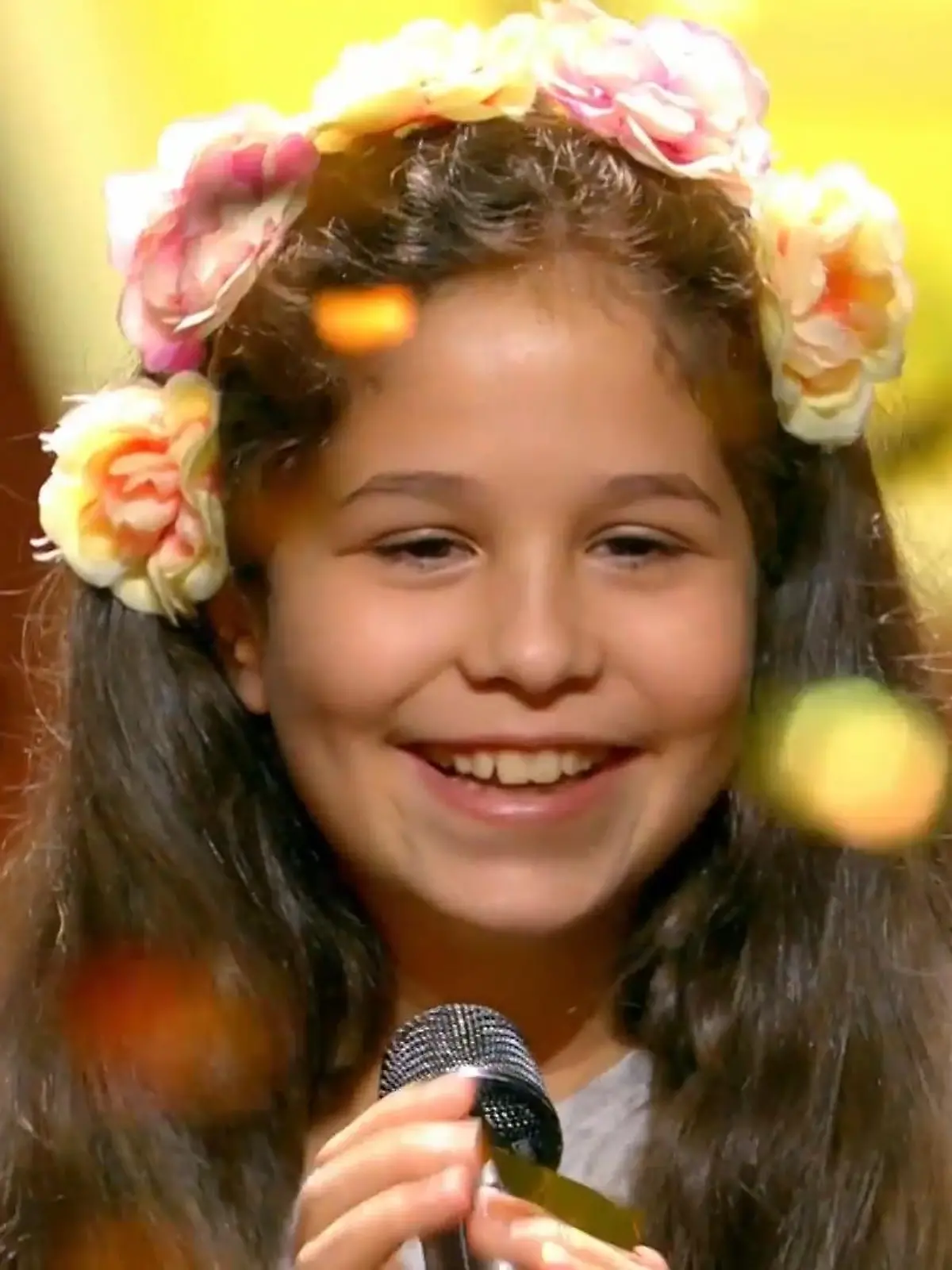 Mit ihrer Performance bei "Das Supertalent" sorgt die zehnjährige Elena Turcan für Gänsehaut. Michael Michalsky schickt sie mit seinem goldenen Buzzer direkt ins Finale.