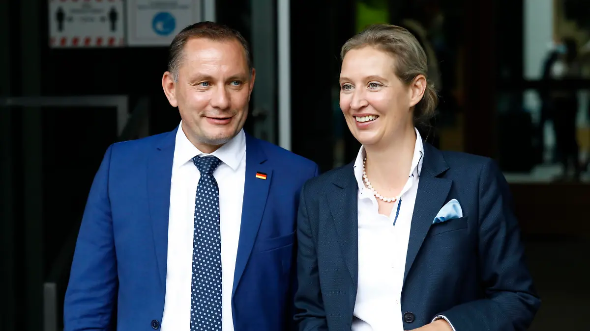  Tino Chrupalla, Spitzenkandidat der AfD, Alice Weidel, Spitzenkandidatin der AfD , Deutschland, Berlin, Bundespressekonferenz, Thema: AfD - Zu den Bundestags- und Landtagswahlen *** Tino Chrupalla, top candidate of the AfD, Alice Weidel, top candidate of the AfD , Germany, Berlin, Federal Press Conference, Topic AfD On the federal and state elections