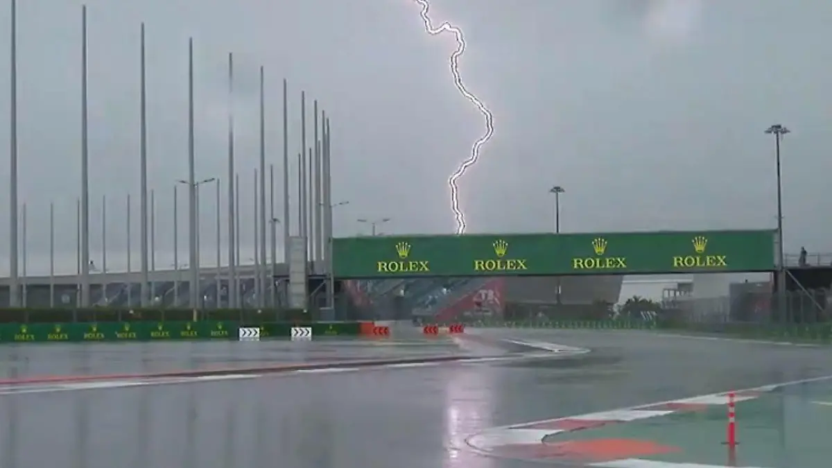 Unwetter in Sotschi: An Fahren war am Samstagvormittag nicht zu denken.