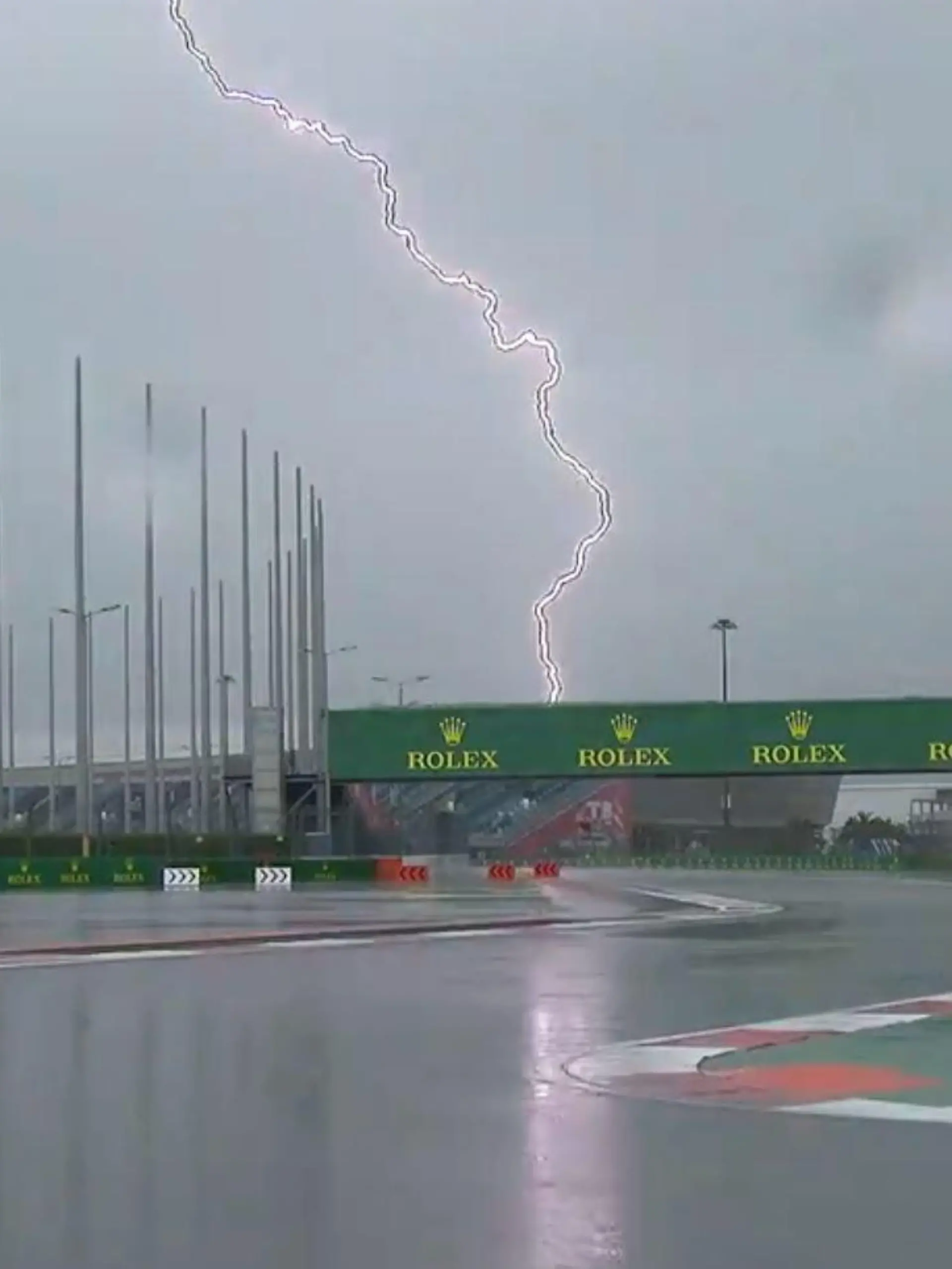 Unwetter in Sotschi: An Fahren war am Samstagvormittag nicht zu denken.