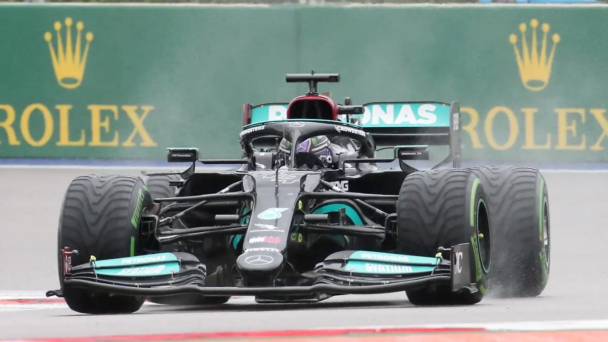 SOCHI, RUSSIA - SEPTEMBER 25, 2021: Mercedes AMG Petronas F1 Team driver Lewis Hamilton of the United Kingdom competes in a qualifying session for the 2021 Formula One Russian Grand Prix, at the Sochi Autodrom racing circuit. Sergei Fadeichev/TASS