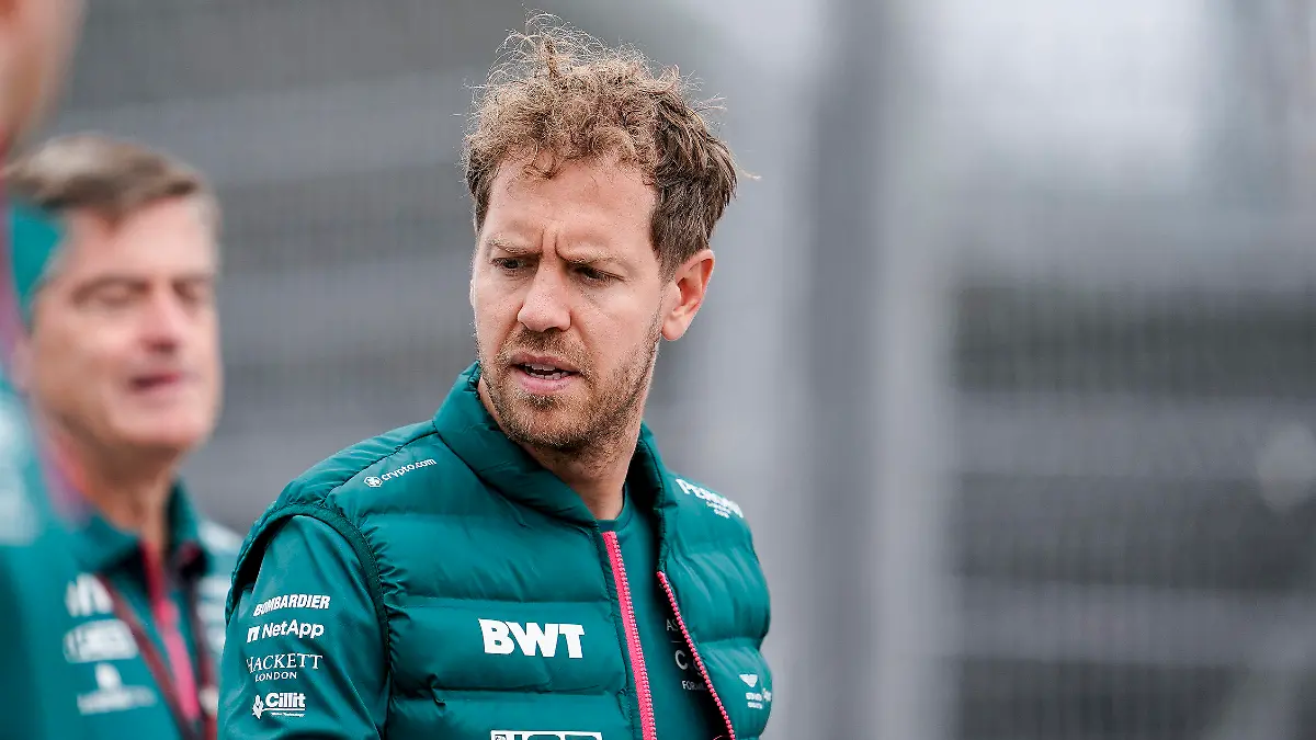 23.09.2021, Russland, Sotschi: Motorsport: Formel-1-Weltmeisterschaft, vor dem Großen Preis von Russland: Sebastian Vettel aus Deutschland vom Team Aston-Martin geht während der Streckenbesichtigung auf dem Sochi Autodrom. Der Große Preis von Russland findet am 26. September 2021 statt. Foto: James Gasperotti/ZUMA Press Wire/dpa +++ dpa-Bildfunk +++