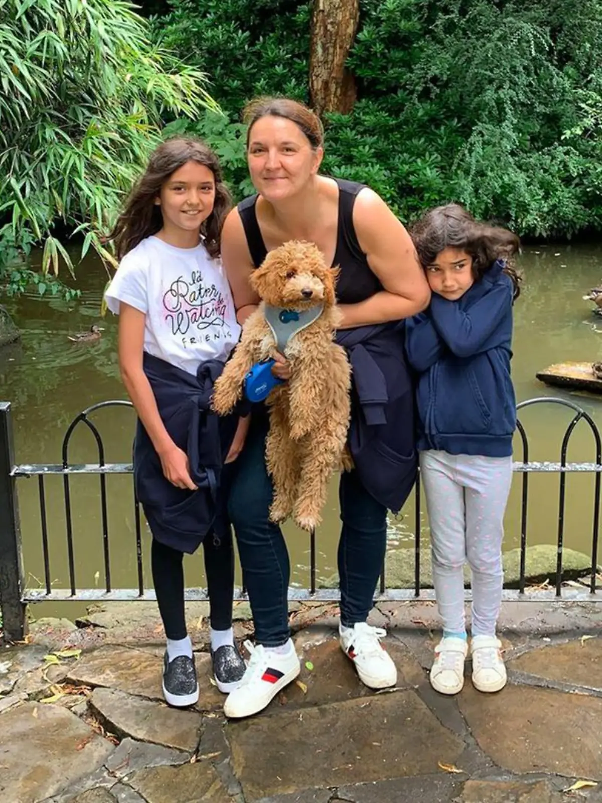 Sarah Cardwell aus Leeds mit ihren beiden Töchtern.
