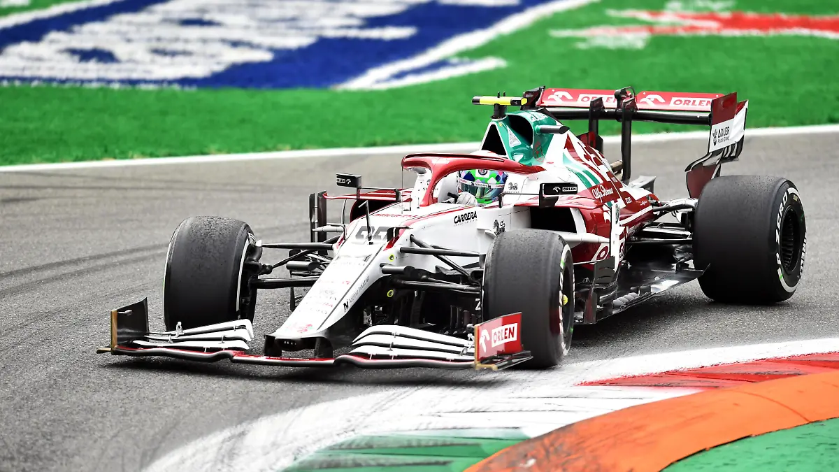 FILE PHOTO: Formula One F1 - Italian Grand Prix - Autodromo Nazionale Monza, Monza, Italy - September 10, 2021 Alfa Romeo's Antonio Giovinazzi during practice REUTERS/Massimo Pinca/File Photo
