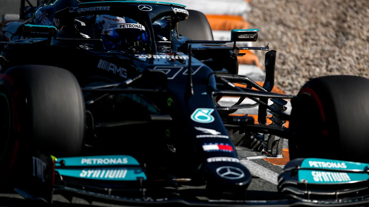 Formula 1 2021: Dutch GP CIRCUIT ZANDVOORT, NETHERLANDS - SEPTEMBER 04: Valtteri Bottas, Mercedes W12 during the Dutch GP at Circuit Zandvoort on Saturday September 04, 2021 in North Holland, Netherlands. Photo by Zak Mauger / LAT Images Images PUBLICATIONxINxGERxSUIxAUTxHUNxONLY GP2113_132817_56I3250