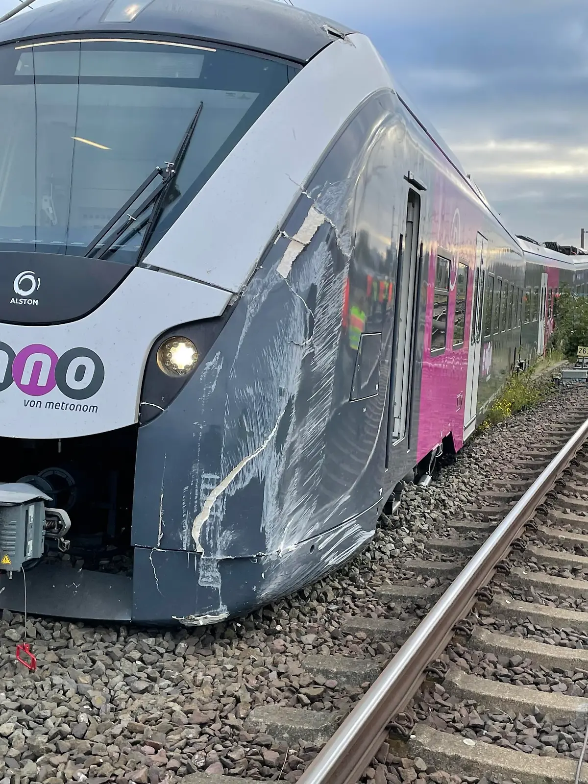 Der Zug kam im Schotter zum Stehen