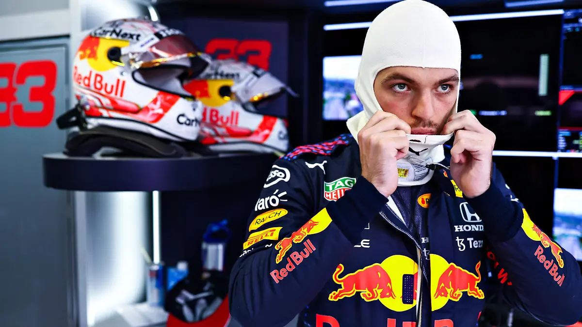 SOCHI, RUSSIA - SEPTEMBER 24: Max Verstappen of Netherlands and Red Bull Racing prepares to drive in the garage during practice ahead of the F1 Grand Prix of Russia at Sochi Autodrom on September 24, 2021 in Sochi, Russia. (Photo by Mark Thompson/Getty Images)
