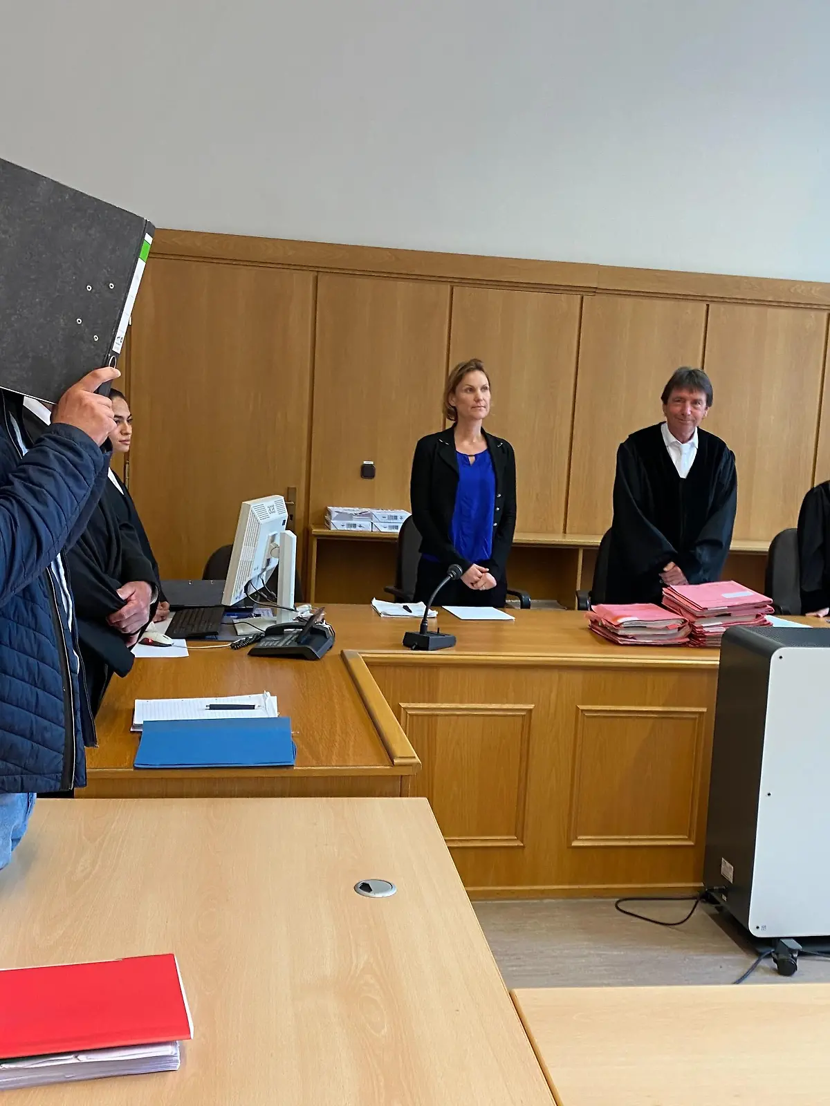 Manuel F. wird wegen sexuellen Missbrauch Minderjähriger und Vergewaltigung vor dem Landgericht Hamburg zu fünf Jahren Gefängnis verurteilt